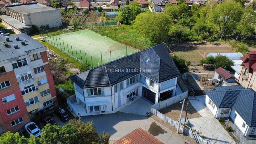Proprietate premium în Filiași, locuință de lux cu spații comerciale - 46