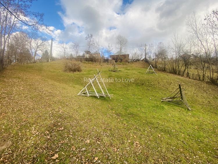 Teren in sat, cu fundație casa P+1, vedere largă, lângă rău - 8