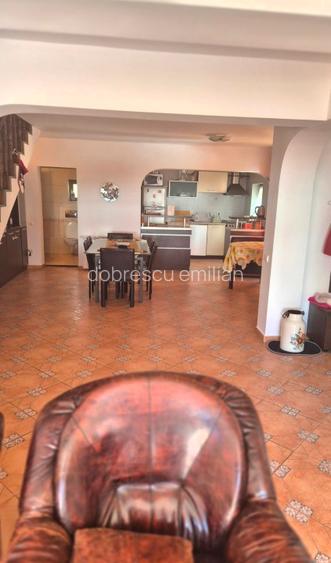 Vilă P+1+M cu vedere către Bucegi și Crucea Caraiman – Azuga - 9