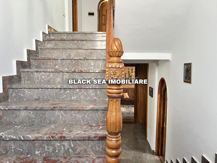 Vila 7 camere D+P+1+M - 2 Garaje - 50m de plaja - Zona centrala - 4