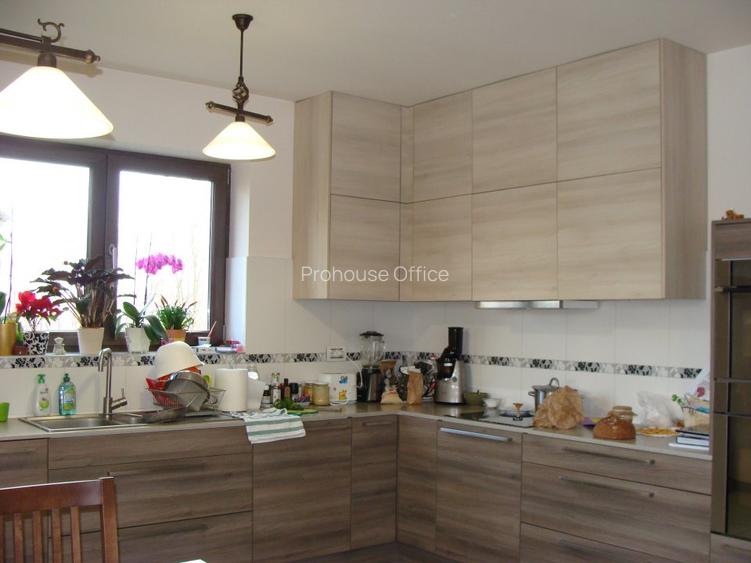 Casa ideală pentru cei care aleg rafinamentul și independența energetică - 11