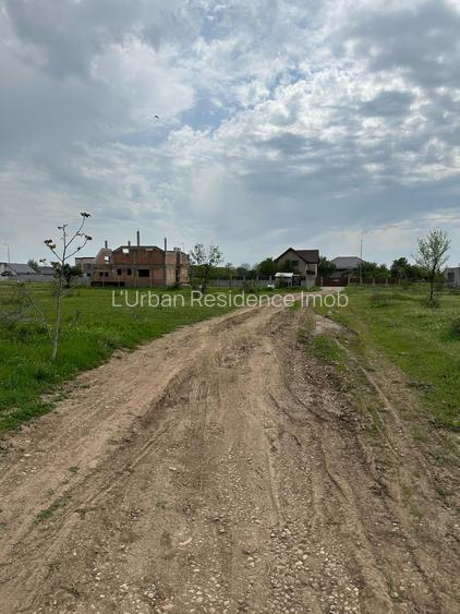 Domnesti - Str. Sfantul Dumitru, teren intravilan 1500 mp - 2