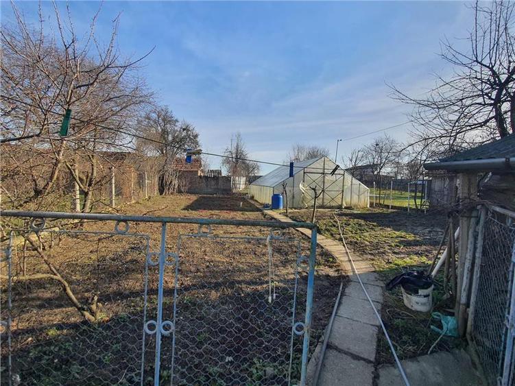 Casa singur in curte cu 700mp teren in orasul Avrig, 25km distanta de Sibiu