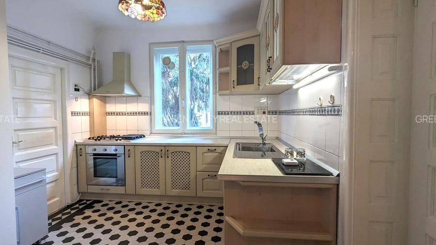 Apartament cu 6 camere si terasa, in vila Art Deco, in Capitale! - 9