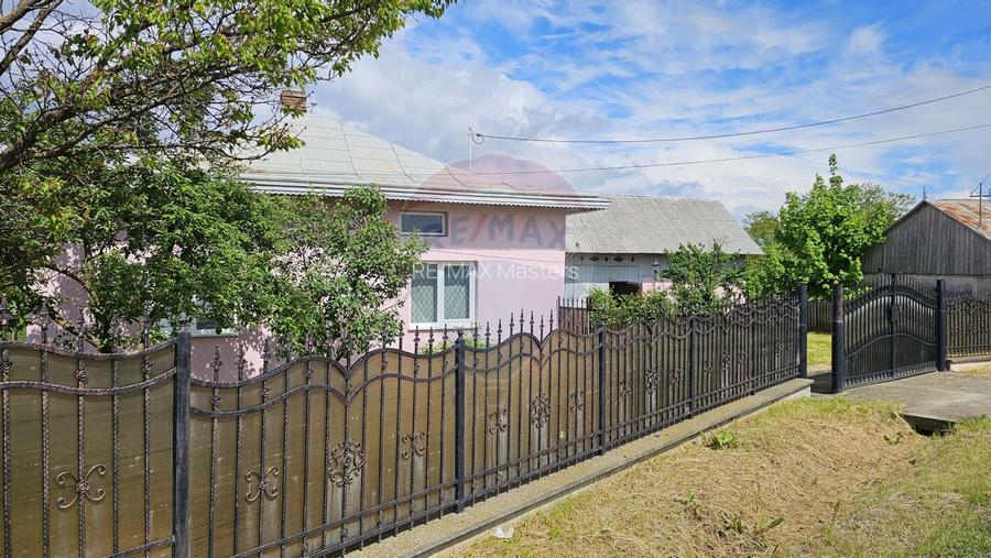 Casă  cu 3 camere, teren intravilan de 1300mp în Ipotești Tișăuți, SV - 23