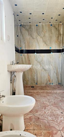 Casa situata in com.Girov - 12