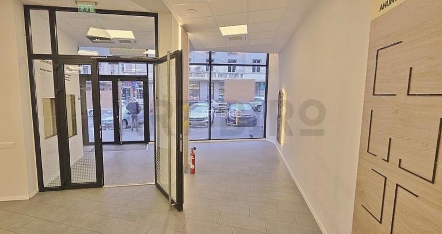 Zero comision, 260mp parter Universitate, showroom - birou, 3' metrou - 2