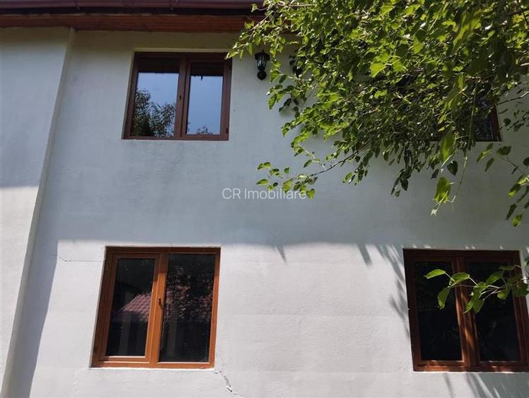 Vila de vanzare cu acces la padurea Izvorani in spatele casei si aproape de cent - 9