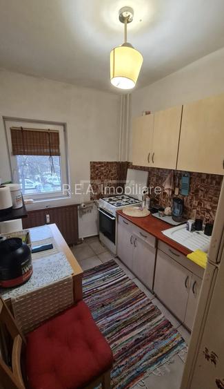 Garsonieră Decebal, et. 1, an 1990, metrou, 41 mp - 2