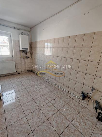 Se vinde apartament ce necesita renovare - 3 CAMERE,  2 BAI - 9