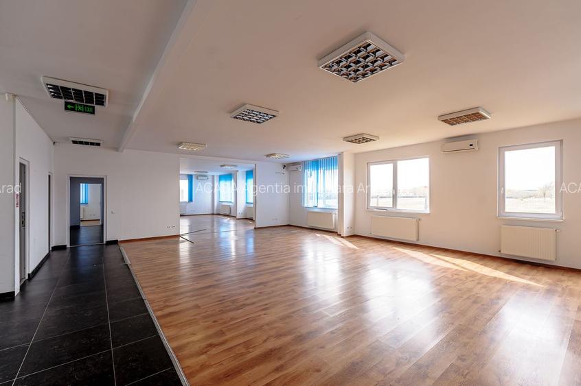 Clădire de birouri cu 12 parcări în incintă privată, UTA2, Arad - 2