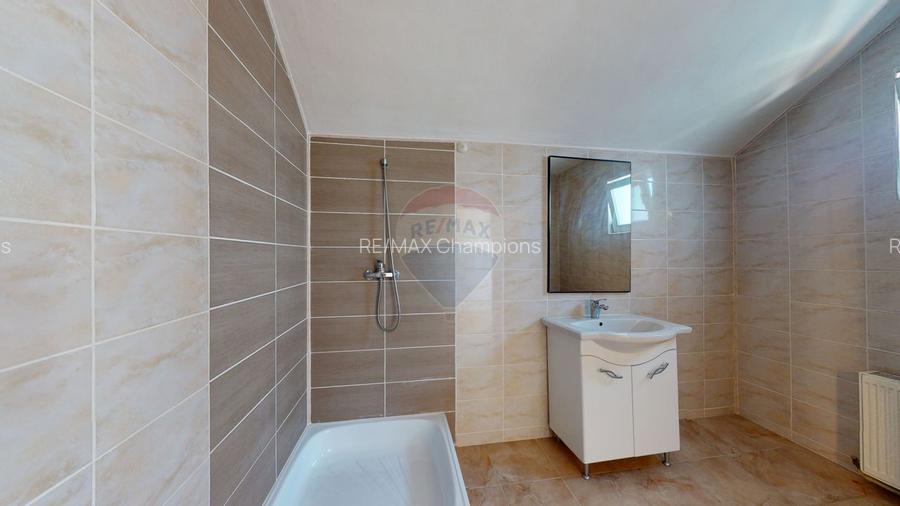 Casă individuală de vânzare | P+E+M | Central | Cristian - 6