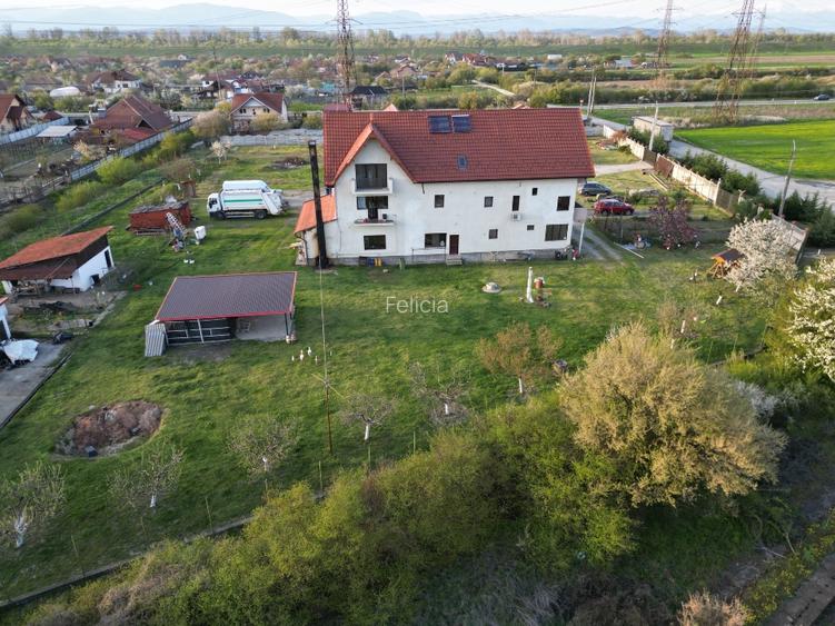 Casă de vanzare- cu spatiu comercial si 7.773  teren - 8