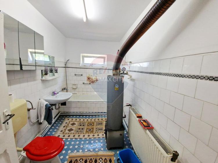 Vand sau schimb cu apartament  2 sau 3 camere si diferenta - 10