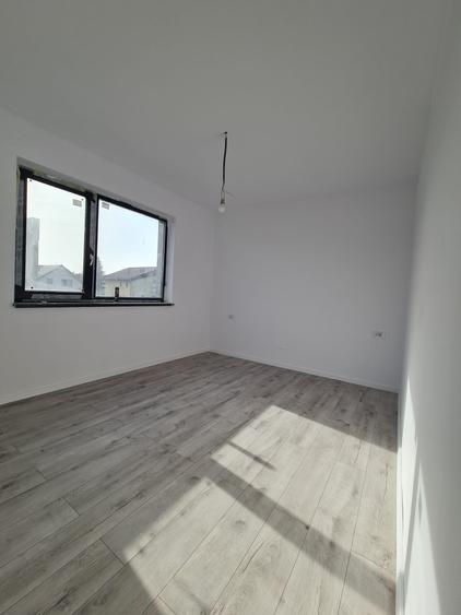 Case Cubiste in Faza de Executie Arhitectura Moderna, Teren Generos, Utilitati