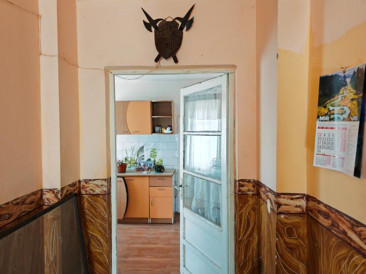 Apartament 5 camere pe 2 niveluri, in casa zona Florilor