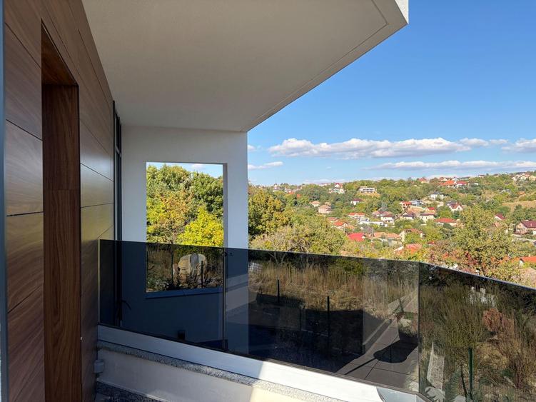 Casa individuala 4 camere, 3 bai, S+P+ET, garaj, terasa