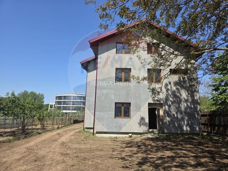 Vilă vedere la lac teren 1562 mp + casa secundara veche  Snagov - 2