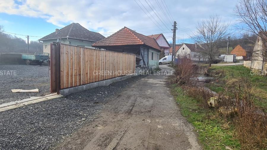 Pret Redus ! Casa cu teren zona Roscani,Tinutul Pastravariilor - 2
