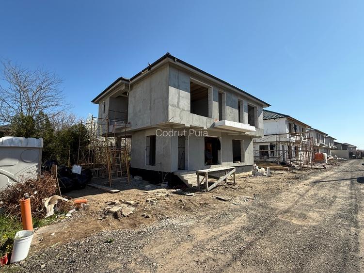 Casă individuală P+ETAJ+Pod Valu lui Traian, 265 mp teren • 2 parcări - 8