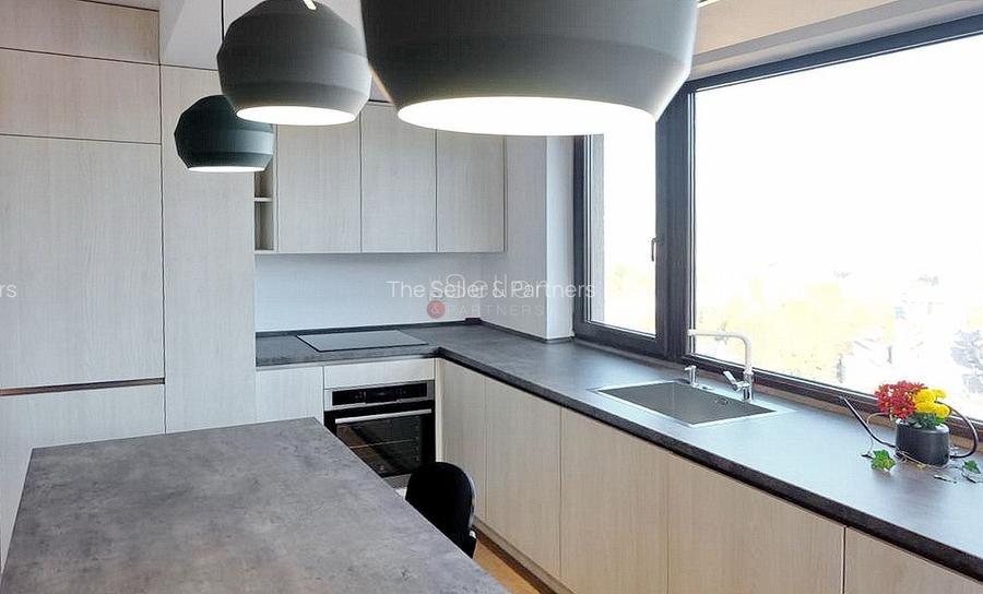 Priveliste Panoramica Spre Oras Si Masivul Tampa - 23