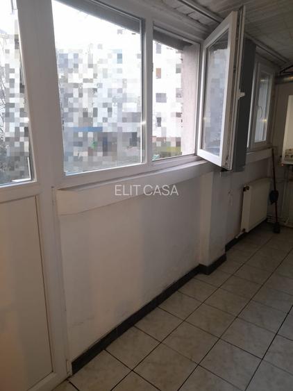 Apartament cu 2 camere, decomandat, zona CUG - 10