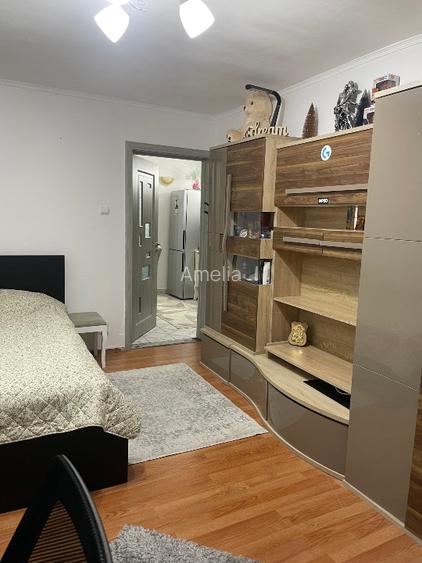 Vând apartament 2 camere , decomandat, et 3 din 10, Titan, sector 3.  - 8