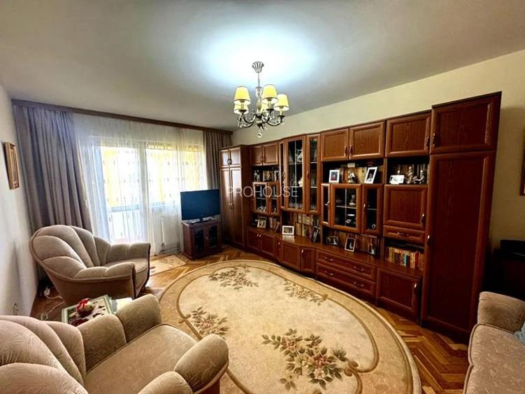 Cornisa - apartament 2 camere decomandate - bucatarie mare - hol mare patret - 2