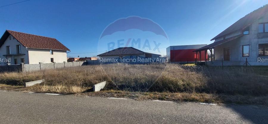 Teren intravilan pentru locuinta in Calugareni / Strada Principala - 4