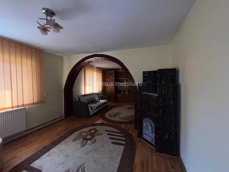 Casă Tăutii de Sus ,la drum principal pozitie excelentă ,462 mp teren - 18