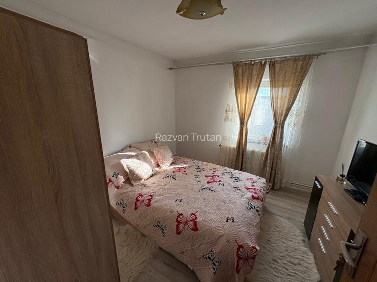 Vând apartament 3 camere  - 2