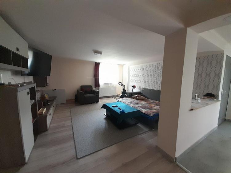 Casă spațioasă, teren generos– Câmpenești - 2