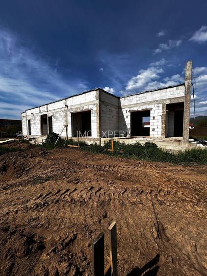 Casa la rosu de vanzare in Alba Iulia - 3