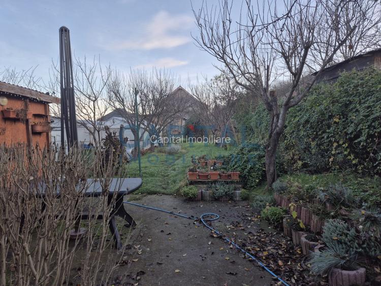 Casa pe un nivel, cu livada,  la intrarea in Dezmir - 11