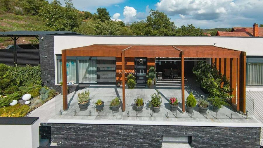 Vilă cu piscină, mobilată și utilată. Comision 0%. 410.000 Euro neg - 2