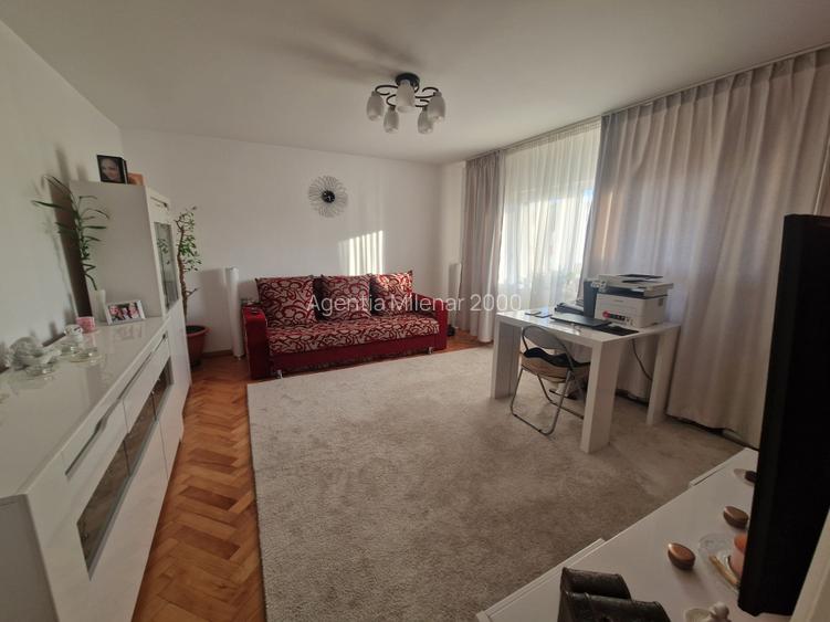 zona Aradului bloc izolat termic, foarte bine impartit, pe doua parti,  mobilat - 4