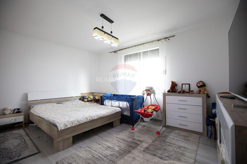 Casa / Vila cu 6 camere de vanzare P+M, varianta Margineni-Hemeius - 8