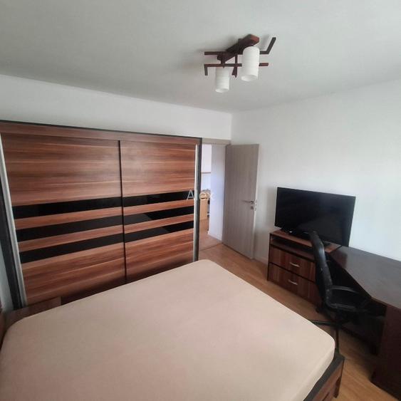 INCHIRIEZ APARTAMENT  3 CAMERE RENOVAT CAMPIA LIBERATII  - 7