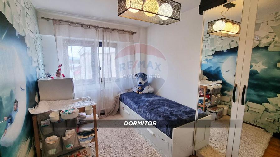 ULTRACENTRAL  DE VANZARE Apartament cu 3 camere - 5