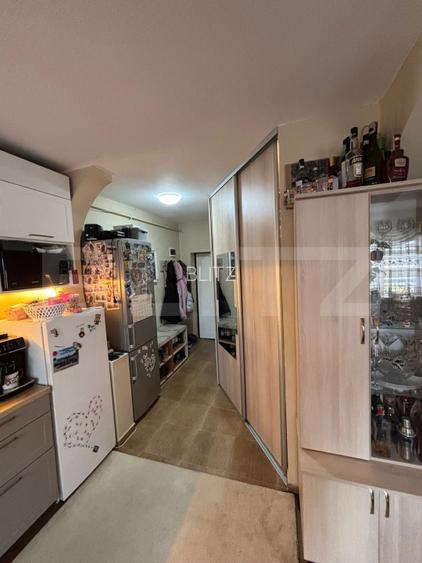 Apartament semidecomandat cu 3 camere, etaj intermediar, parcare, zona Terra - 8