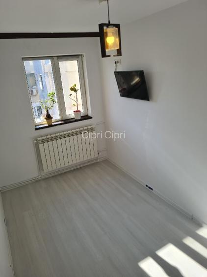 Apartament 4 camere !! PERSOANA FIZICA !! INEL 2 - 9