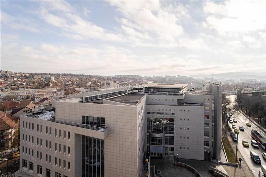 Apartament cu 3 camere in zona centrala - 14