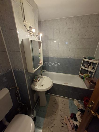 Apartament cu 2 camere, decomandate, etajul 1/4, zona Dacia - 8