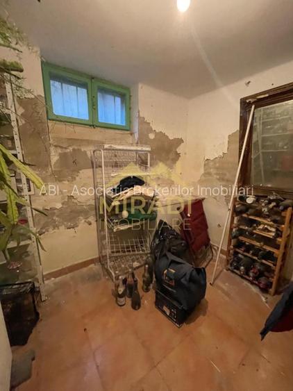 Vanzare apartament in vila 6 CAMERE compus din D P M din D P 1 M - 10