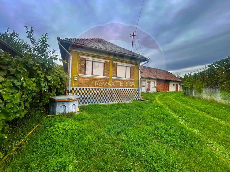 Casă din caramida cu 4 camere de vânzare in Bucumi MM langa DN - 23