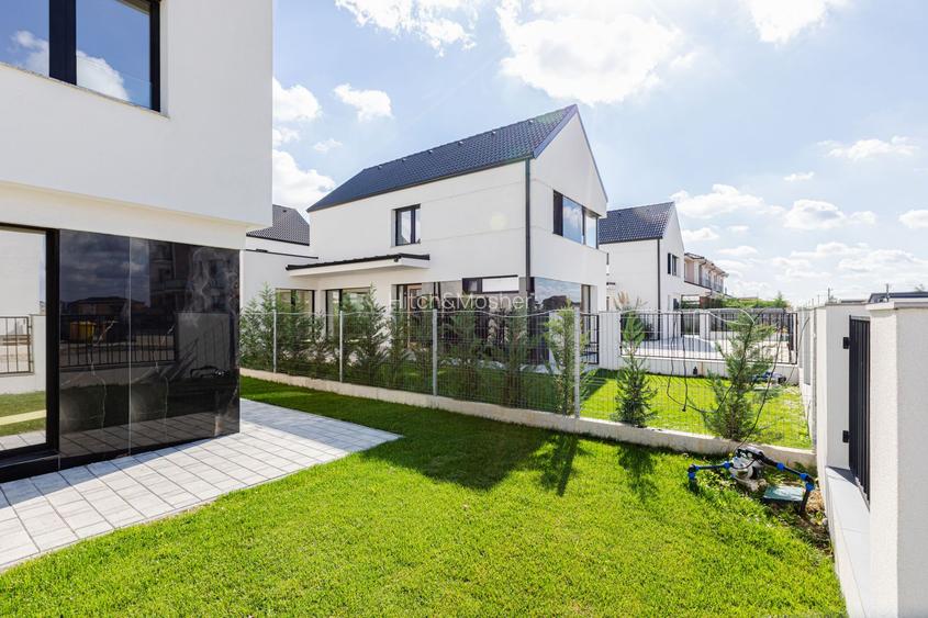Casa Modernă cu Spații Vitrate Generoase - 24