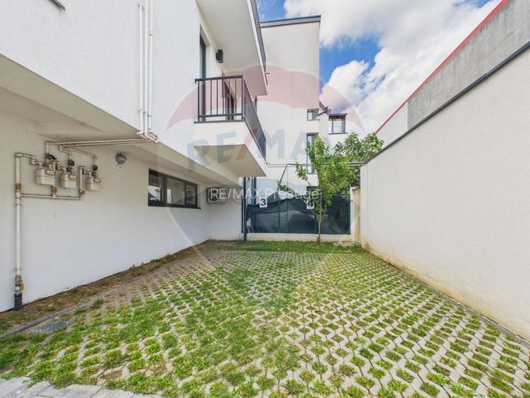 Apartament la parter ce are curte proprie ,  2 camere in Bloc nou - 31