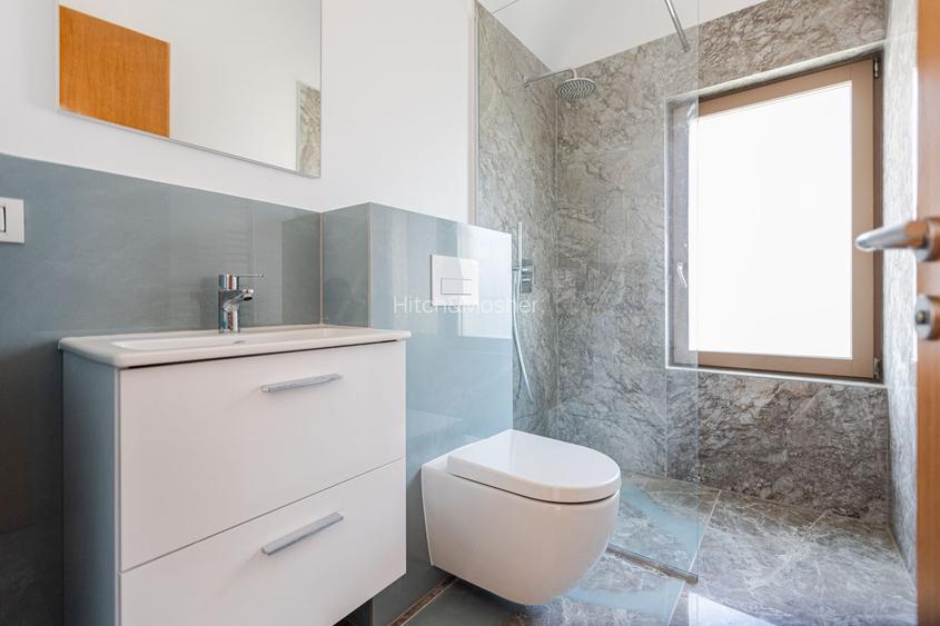 Refugiu Luminos: Modernitate și Spațiu - Comision 0 - 10