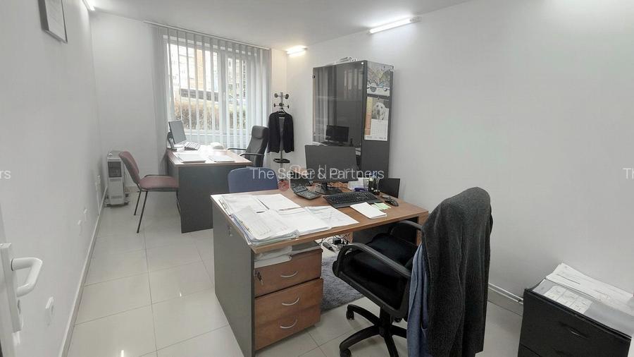 BIROU STRADAL – 15 NOIEMBRIE - VIZIBILITATE MAXIMĂ - 8