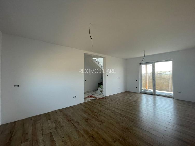 Duplex despartit prin baie | 3 camere | Super Preț | Urseni - 3